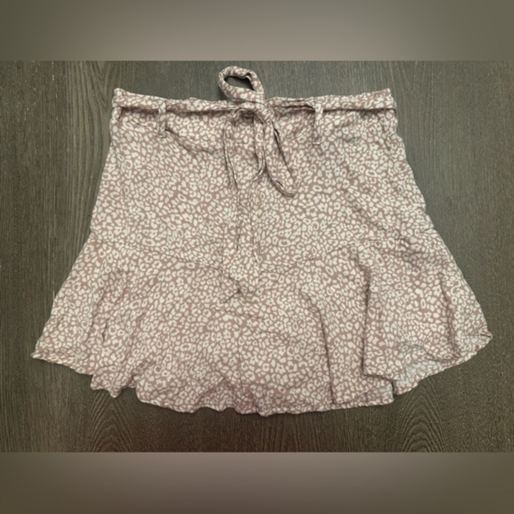 URBAN ROMANTICS NUDE AND CREAM LEOPARD PRINT SKORT - Size Small SKU:162